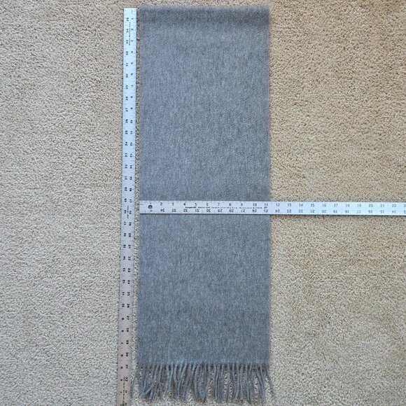NWOT Grey Cashmere Fringed Scarf - Picture 8 of 11